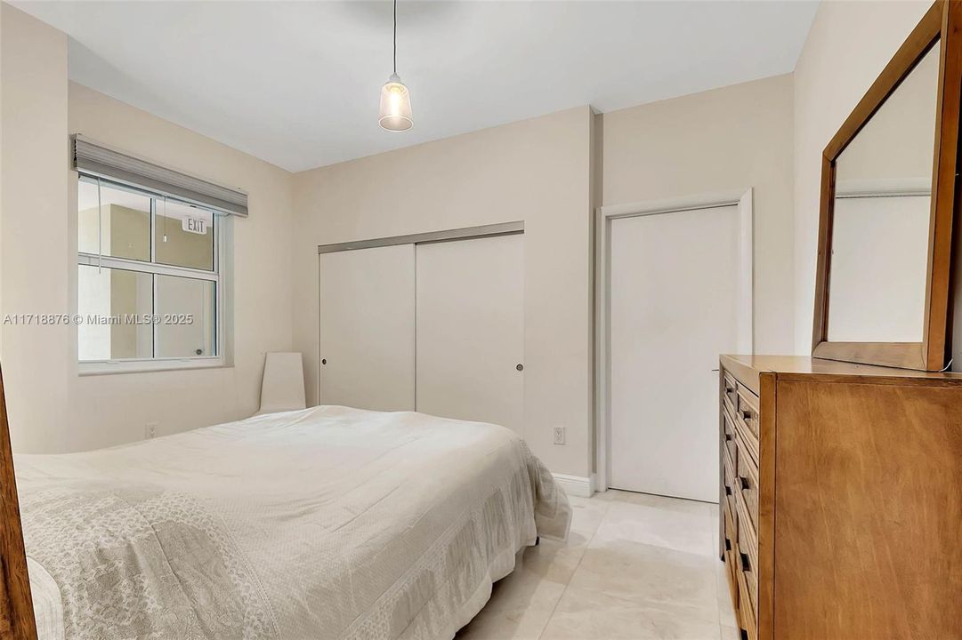 For Sale: $550,000 (2 beds, 2 baths, 1370 Square Feet)