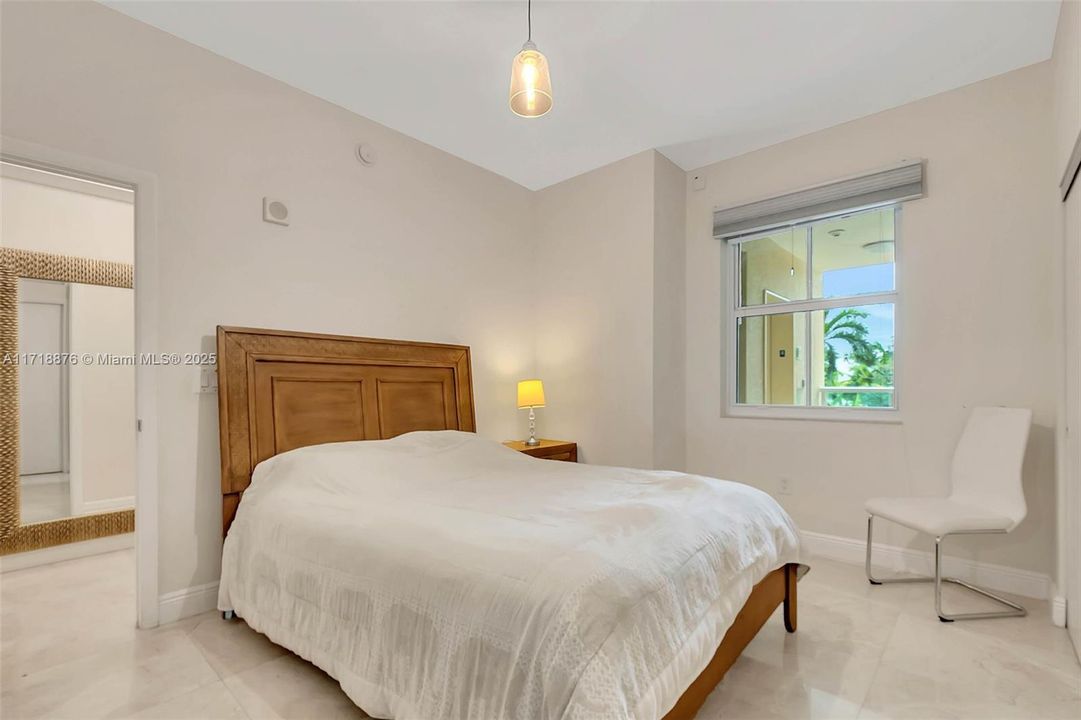 For Sale: $550,000 (2 beds, 2 baths, 1370 Square Feet)