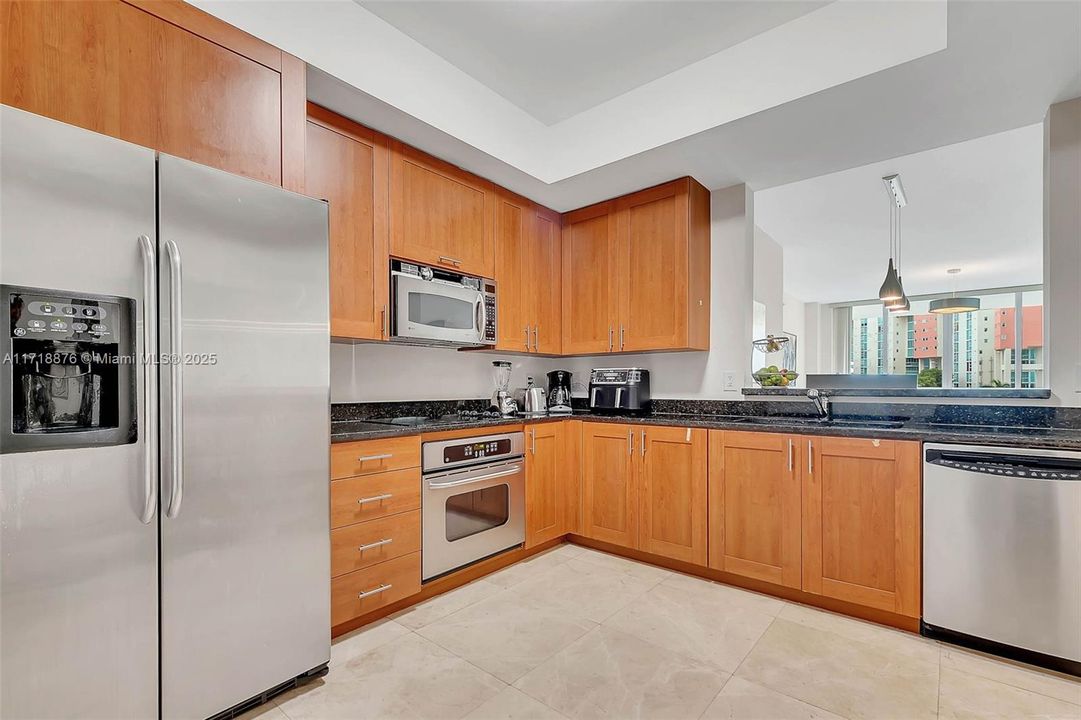 For Sale: $550,000 (2 beds, 2 baths, 1370 Square Feet)