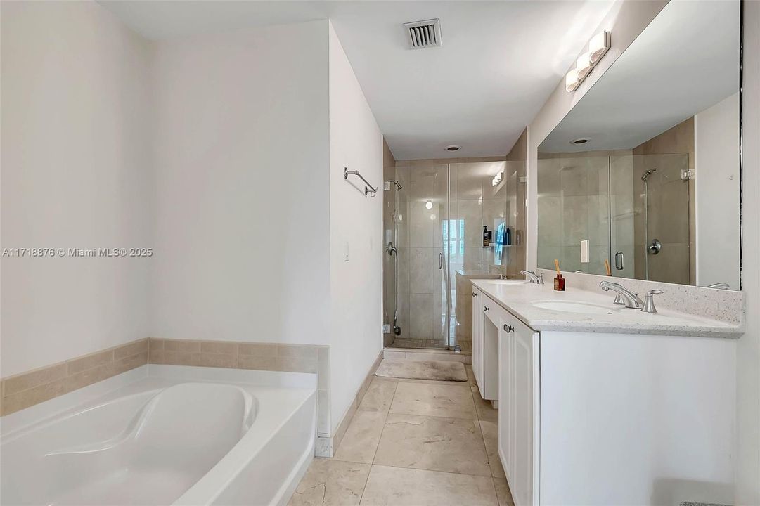 For Sale: $550,000 (2 beds, 2 baths, 1370 Square Feet)