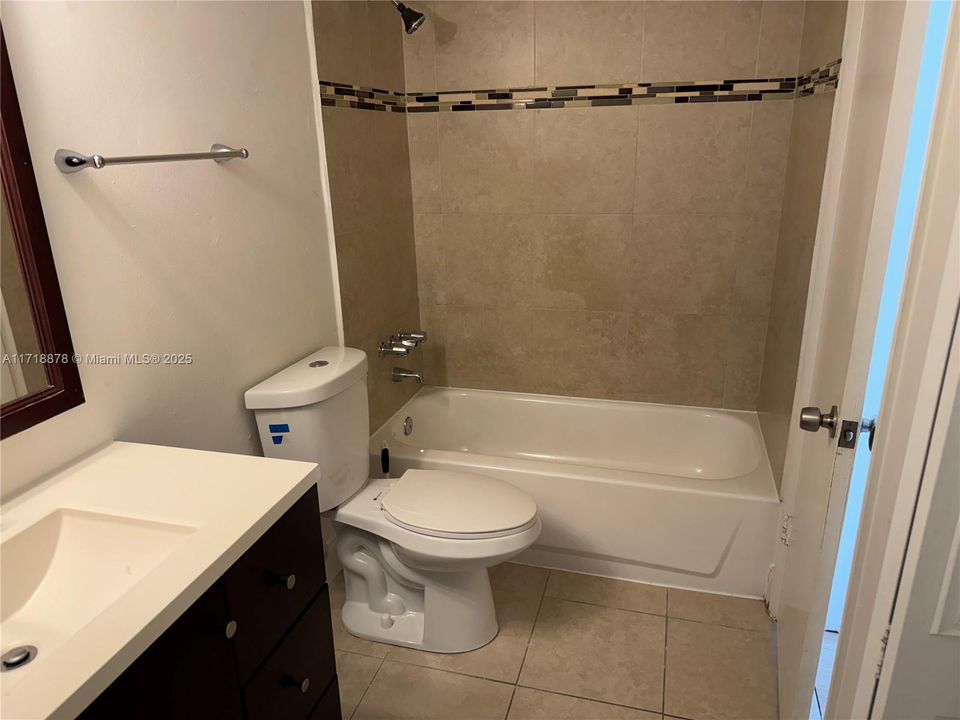 For Rent: $1,580 (1 beds, 1 baths, 826 Square Feet)