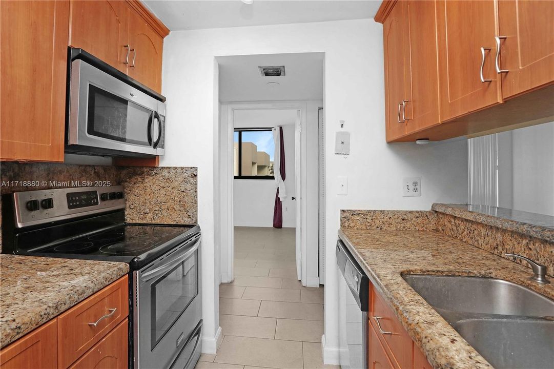 For Rent: $2,349 (2 beds, 2 baths, 827 Square Feet)