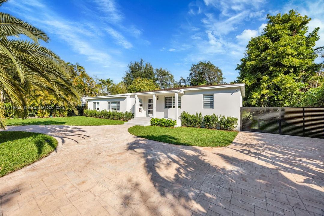 For Sale: $1,550,000 (4 beds, 2 baths, 1860 Square Feet)