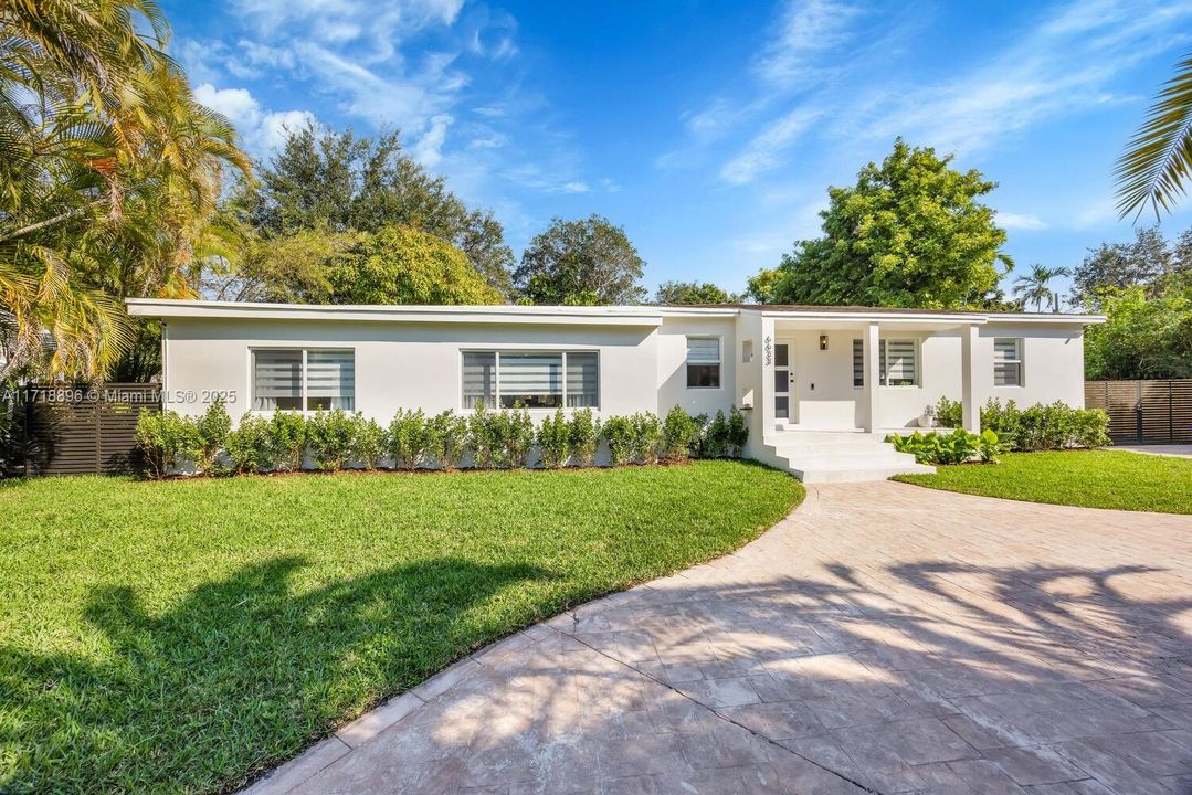 For Sale: $1,550,000 (4 beds, 2 baths, 1860 Square Feet)