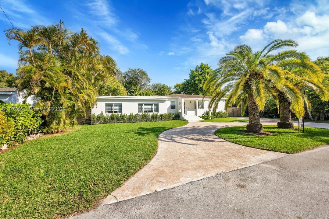 For Sale: $1,550,000 (4 beds, 2 baths, 1860 Square Feet)