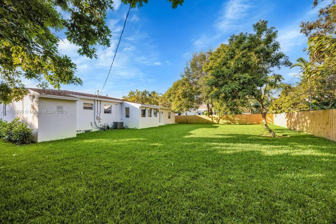 For Sale: $1,550,000 (4 beds, 2 baths, 1860 Square Feet)