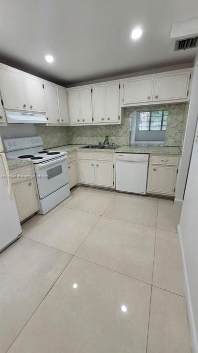 For Sale: $225,000 (2 beds, 2 baths, 1376 Square Feet)