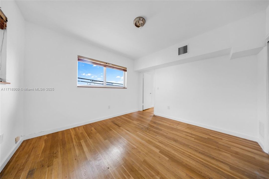 For Rent: $2,100 (1 beds, 1 baths, 650 Square Feet)