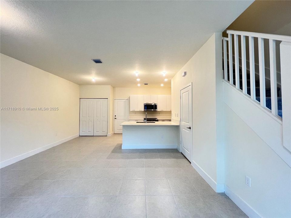 For Rent: $3,950 (3 beds, 2 baths, 1424 Square Feet)