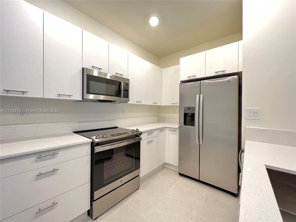 For Rent: $3,950 (3 beds, 2 baths, 1424 Square Feet)