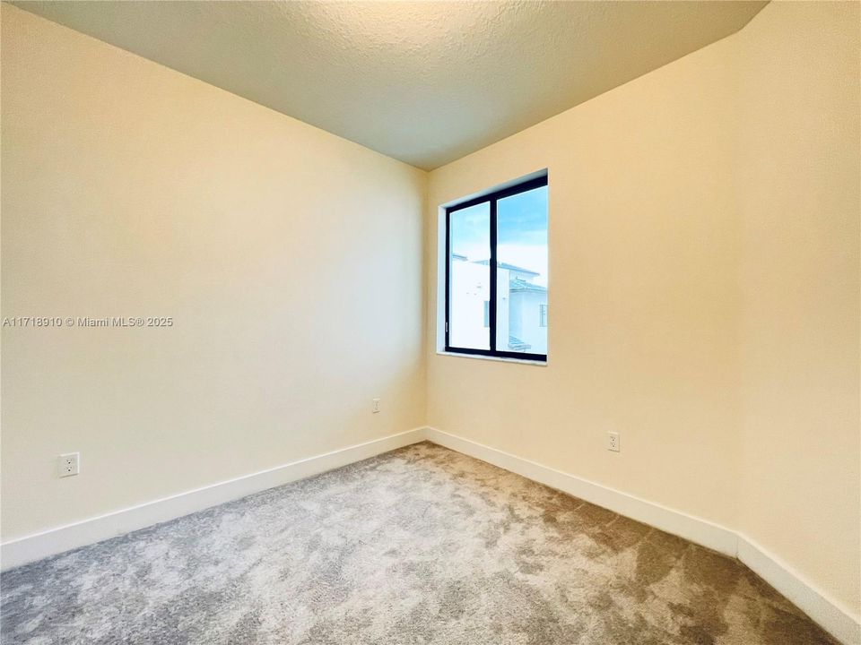 For Rent: $3,950 (3 beds, 2 baths, 1424 Square Feet)