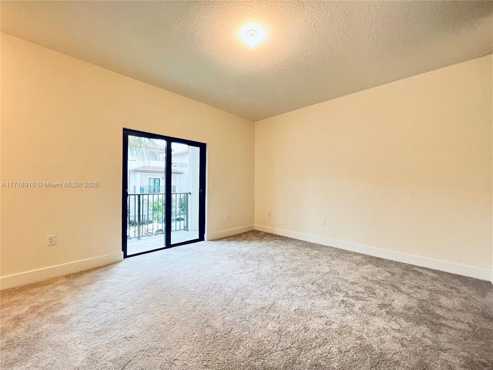 For Rent: $3,950 (3 beds, 2 baths, 1424 Square Feet)