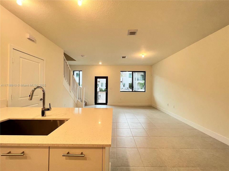 For Rent: $3,950 (3 beds, 2 baths, 1424 Square Feet)