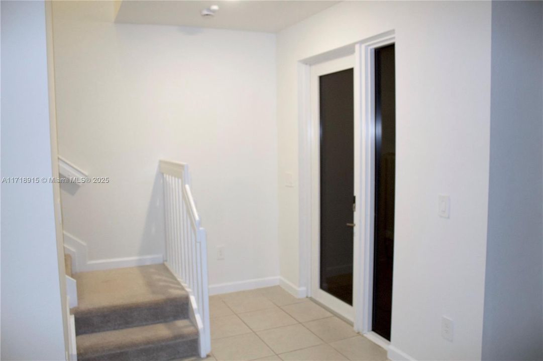 For Rent: $2,800 (3 beds, 2 baths, 1460 Square Feet)