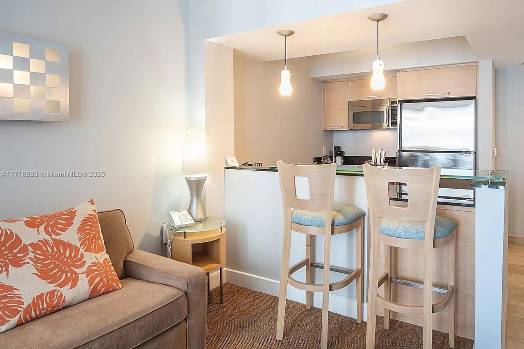 For Sale: $660,000 (1 beds, 1 baths, 688 Square Feet)