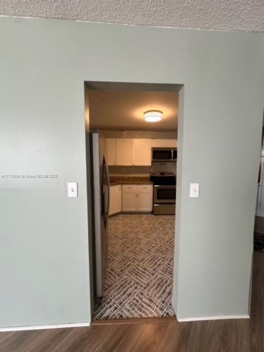 For Rent: $1,900 (1 beds, 2 baths, 870 Square Feet)