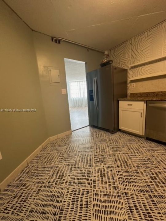 For Rent: $1,900 (1 beds, 2 baths, 870 Square Feet)