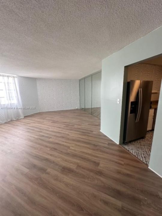 For Rent: $1,900 (1 beds, 2 baths, 870 Square Feet)