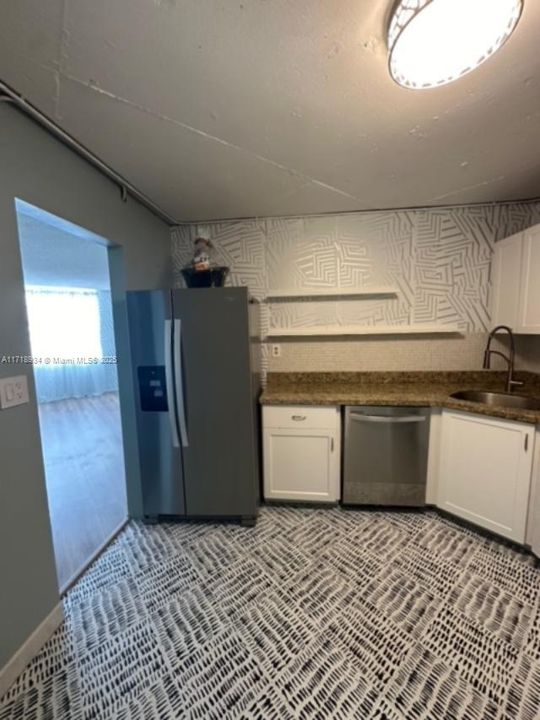 For Rent: $1,900 (1 beds, 2 baths, 870 Square Feet)