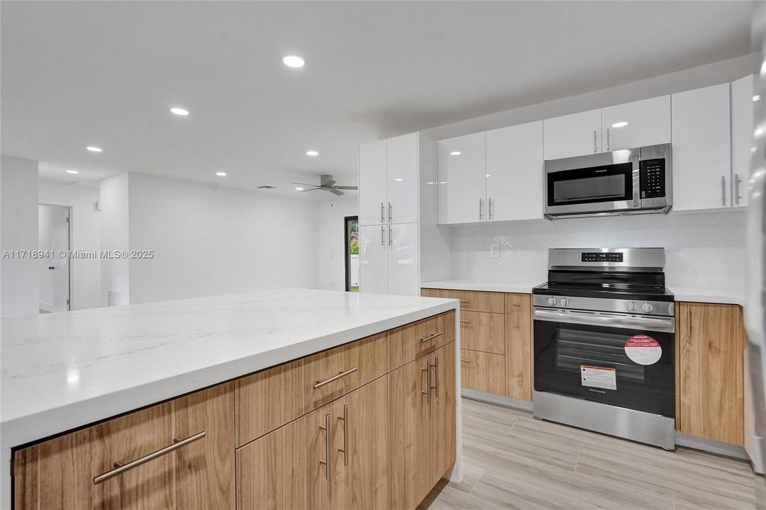 For Sale: $648,000 (2 beds, 2 baths, 1288 Square Feet)