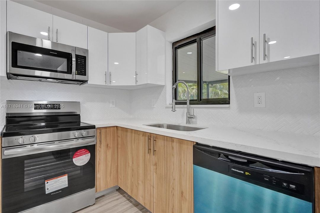 For Sale: $648,000 (2 beds, 2 baths, 1288 Square Feet)