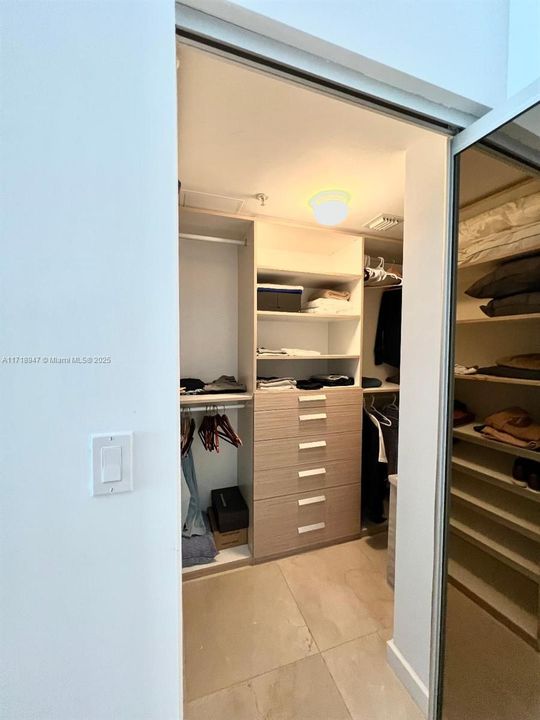 Master Walkin Closet