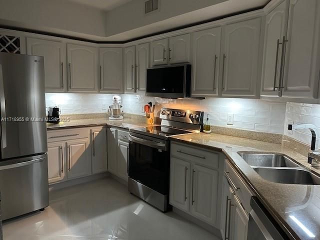 Kitchen showing under the cabinet lighting