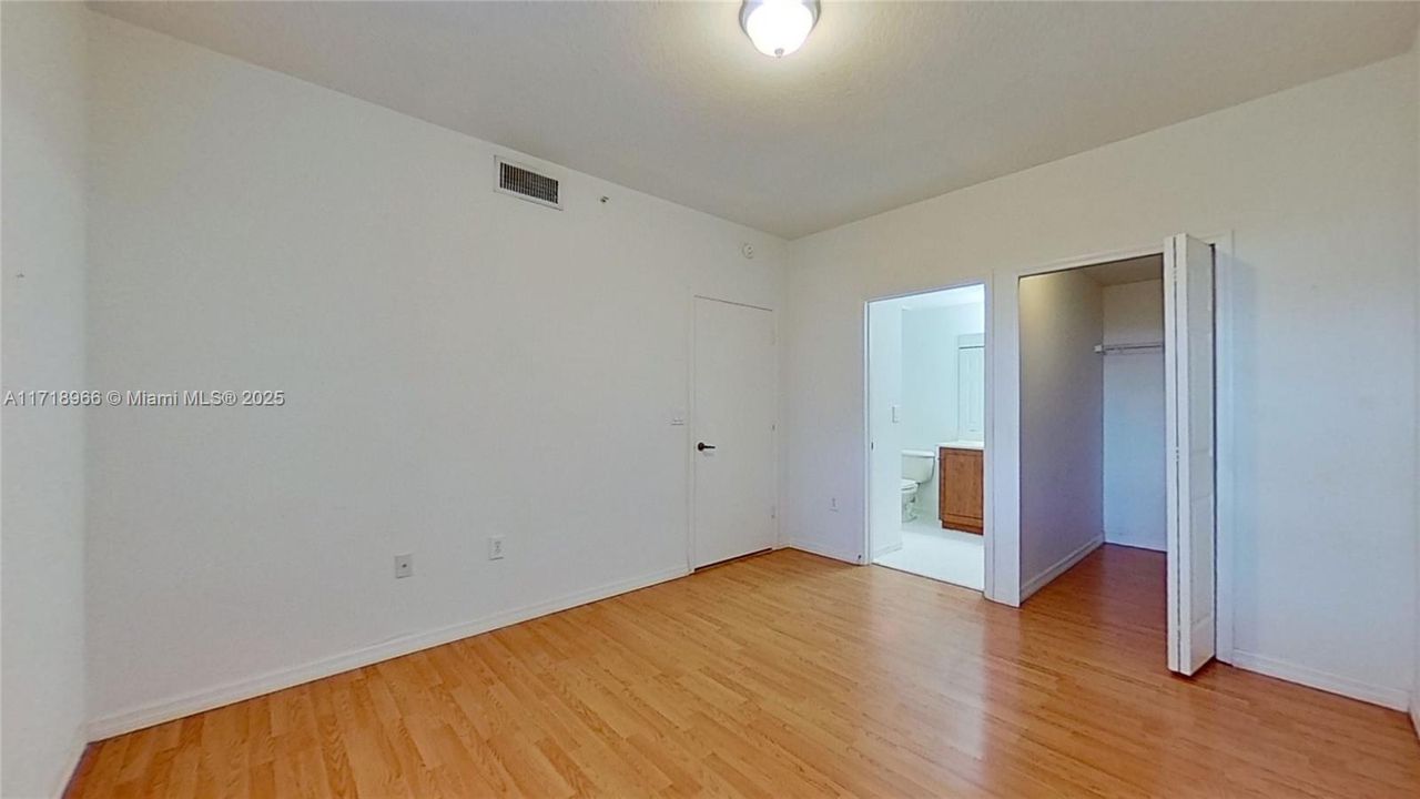 For Rent: $2,500 (2 beds, 2 baths, 1115 Square Feet)