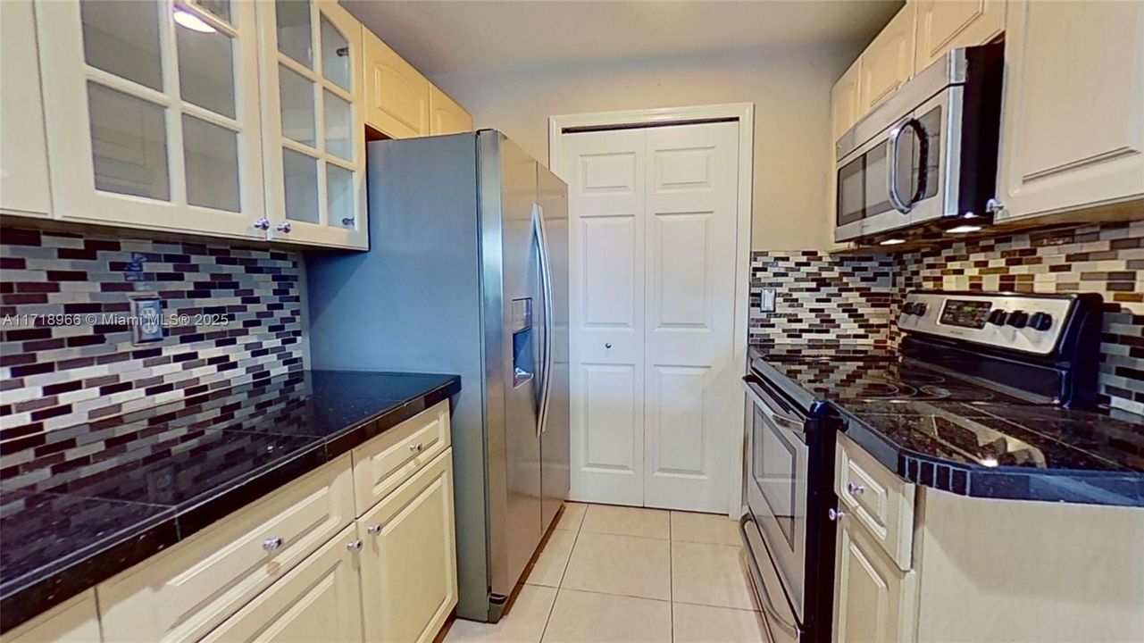 For Rent: $2,500 (2 beds, 2 baths, 1115 Square Feet)