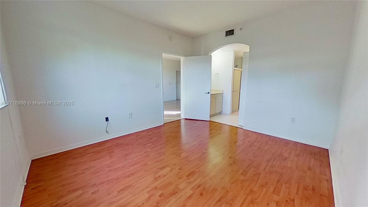 For Rent: $2,500 (2 beds, 2 baths, 1115 Square Feet)