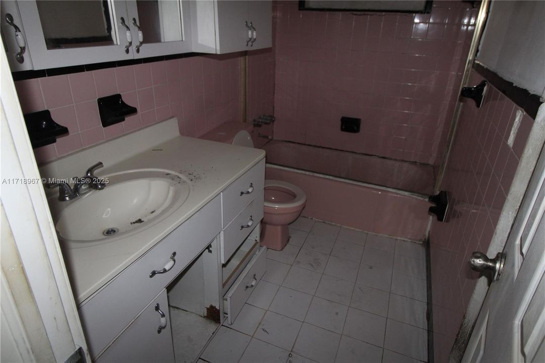 For Sale: $380,000 (3 beds, 1 baths, 1816 Square Feet)