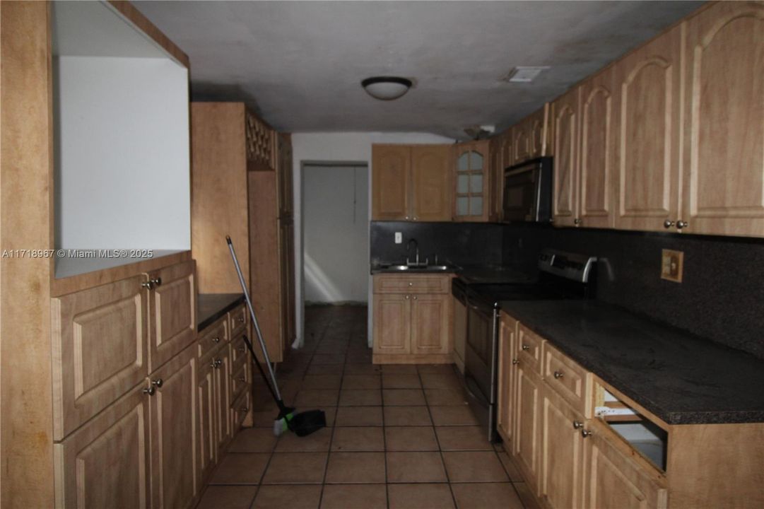 For Sale: $380,000 (3 beds, 1 baths, 1816 Square Feet)