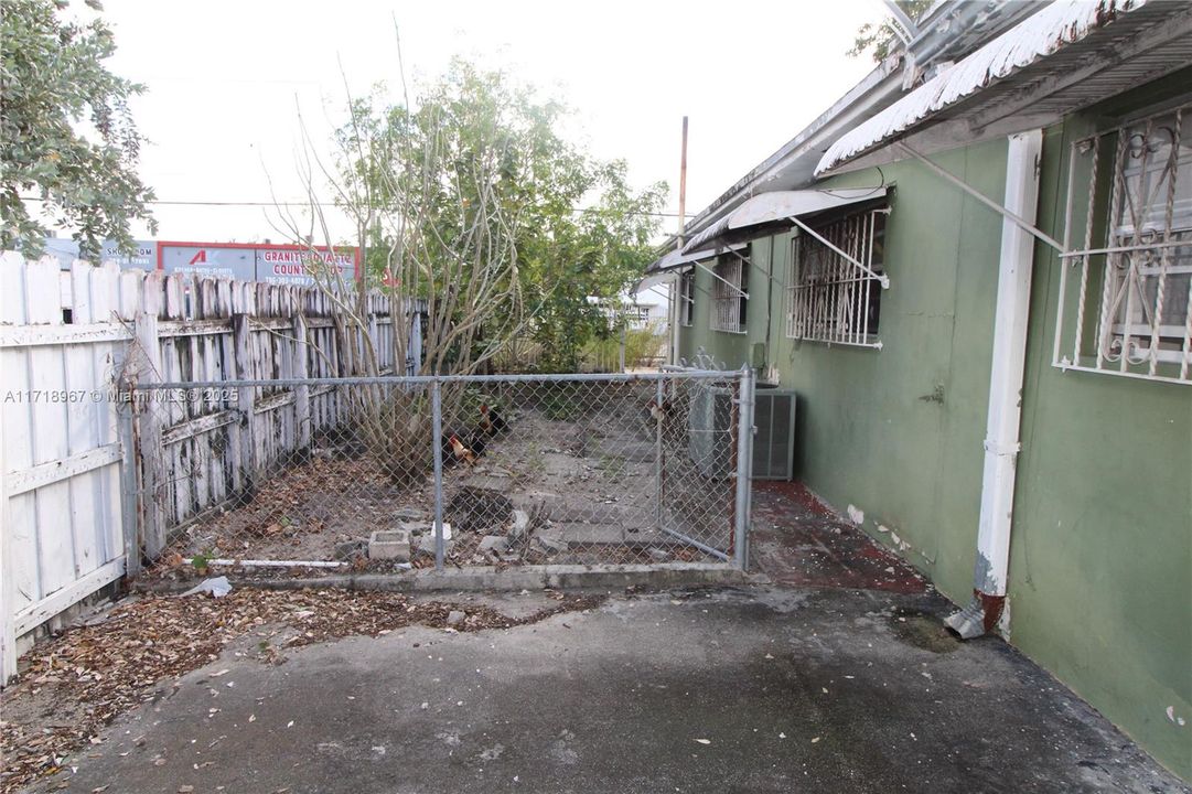 For Sale: $380,000 (3 beds, 1 baths, 1816 Square Feet)