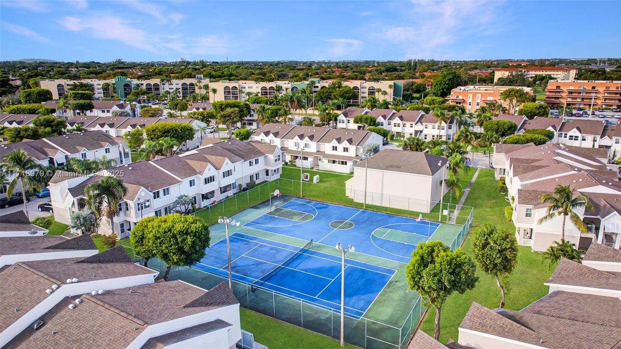 Tennis & Basketball