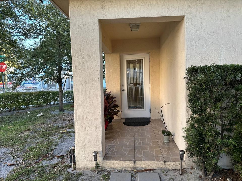 For Rent: $3,400 (3 beds, 2 baths, 1360 Square Feet)