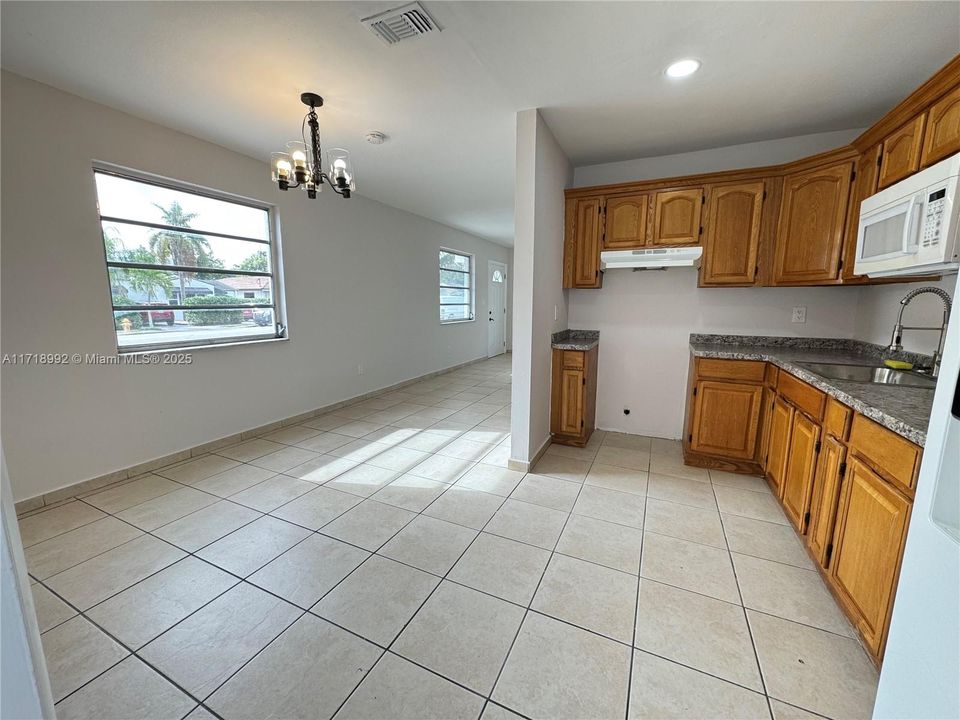 For Rent: $3,600 (3 beds, 2 baths, 1380 Square Feet)