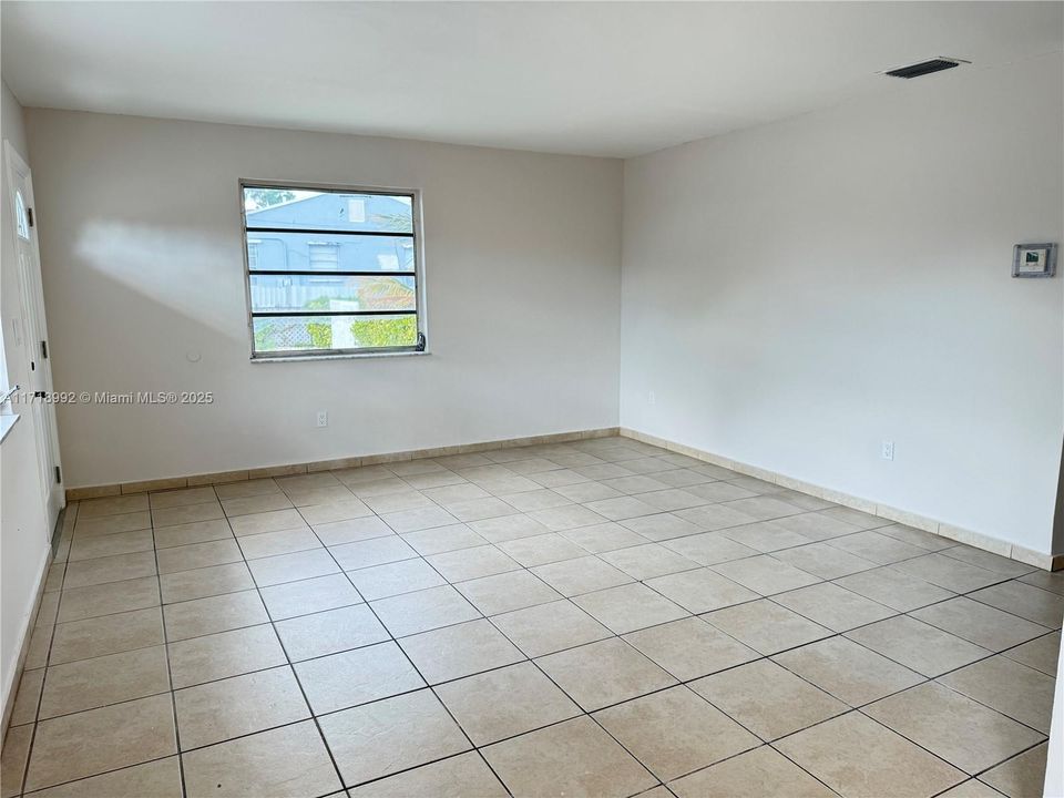 For Rent: $3,600 (3 beds, 2 baths, 1380 Square Feet)