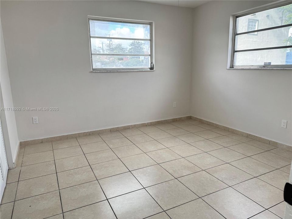 For Rent: $3,600 (3 beds, 2 baths, 1380 Square Feet)