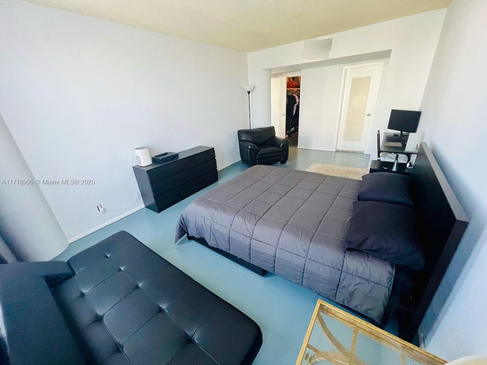 For Sale: $349,500 (1 beds, 1 baths, 1003 Square Feet)