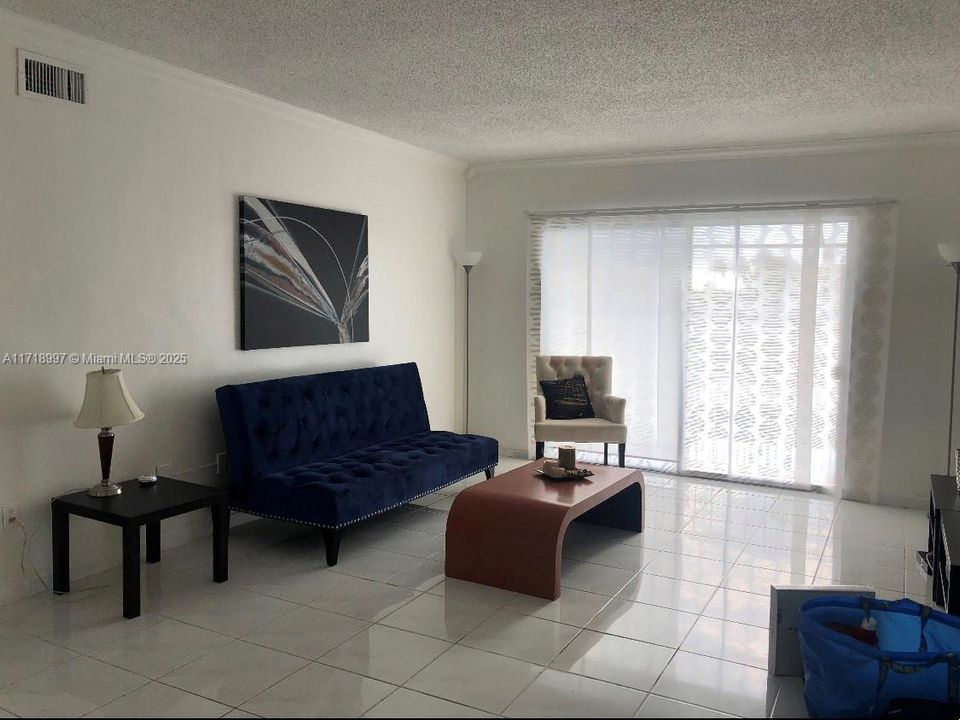 En Venta: $550,000 (2 camas, 2 baños, 970 Pies cuadrados)