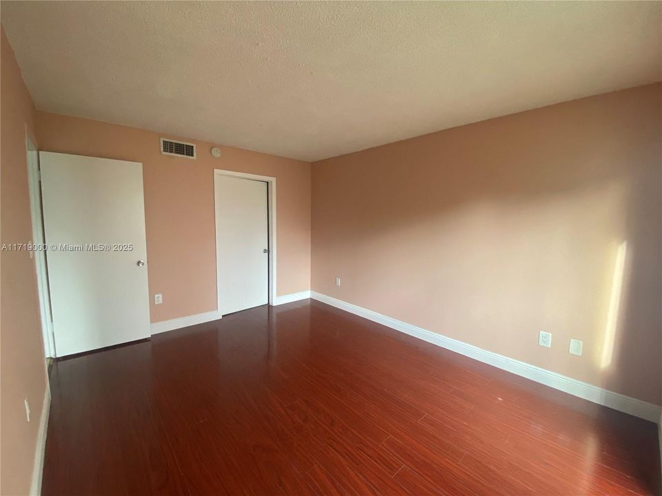 For Rent: $2,750 (3 beds, 2 baths, 1180 Square Feet)