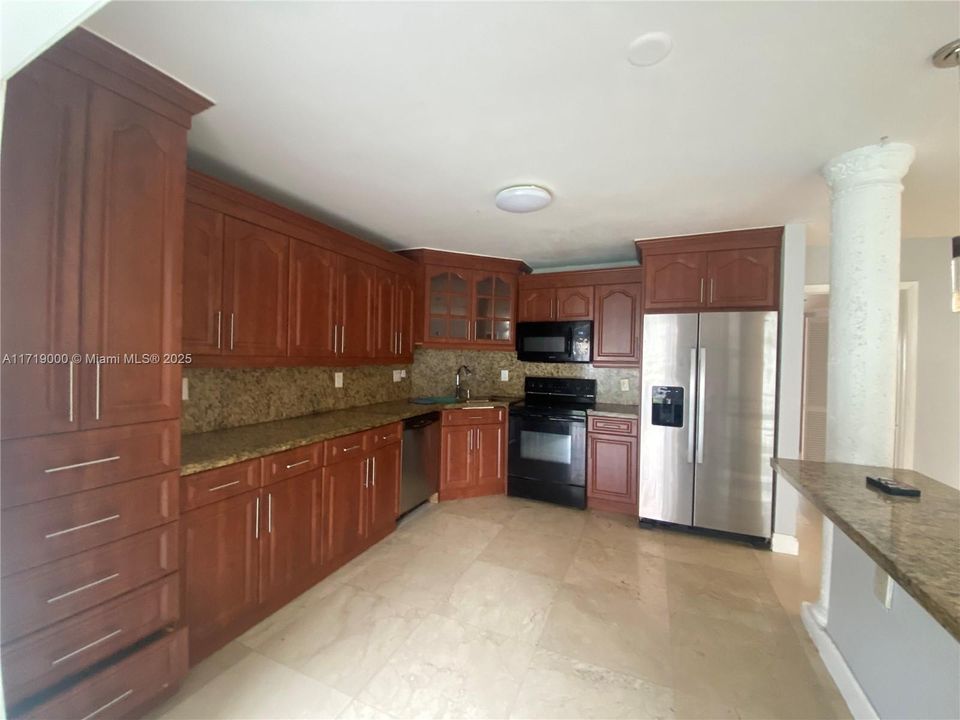 For Rent: $2,750 (3 beds, 2 baths, 1180 Square Feet)