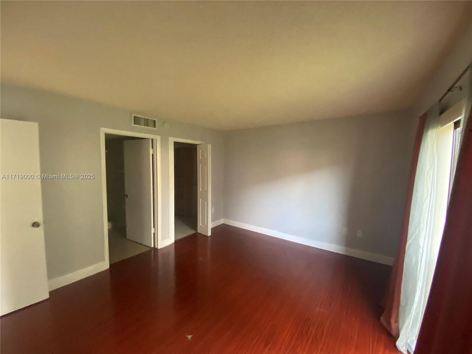 For Rent: $2,750 (3 beds, 2 baths, 1180 Square Feet)