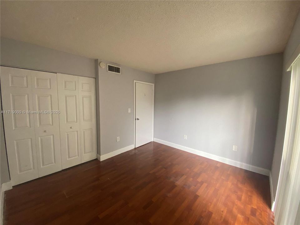 For Rent: $2,750 (3 beds, 2 baths, 1180 Square Feet)