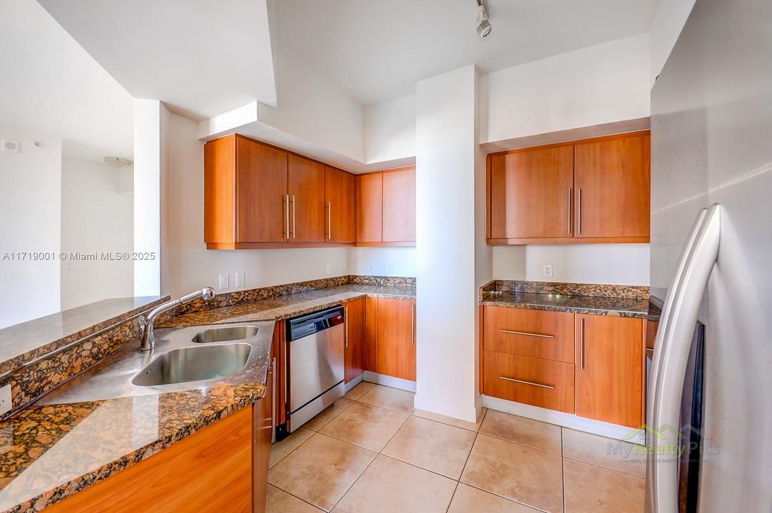 For Rent: $3,300 (2 beds, 2 baths, 1020 Square Feet)