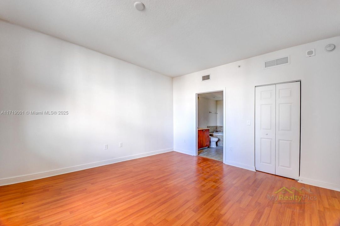 For Rent: $3,300 (2 beds, 2 baths, 1020 Square Feet)