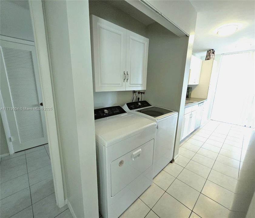 For Rent: $2,800 (2 beds, 2 baths, 1150 Square Feet)