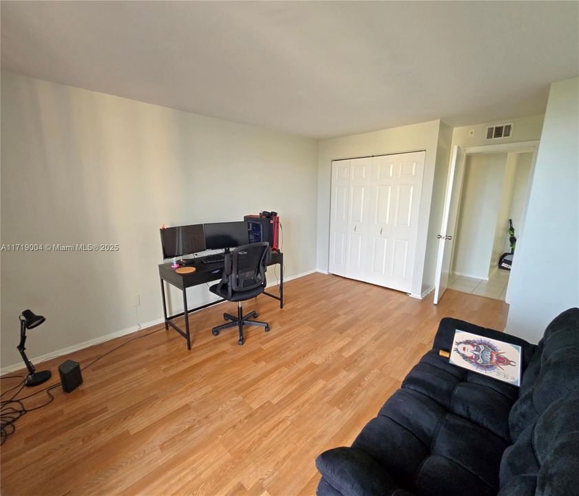 2nd Bedroom