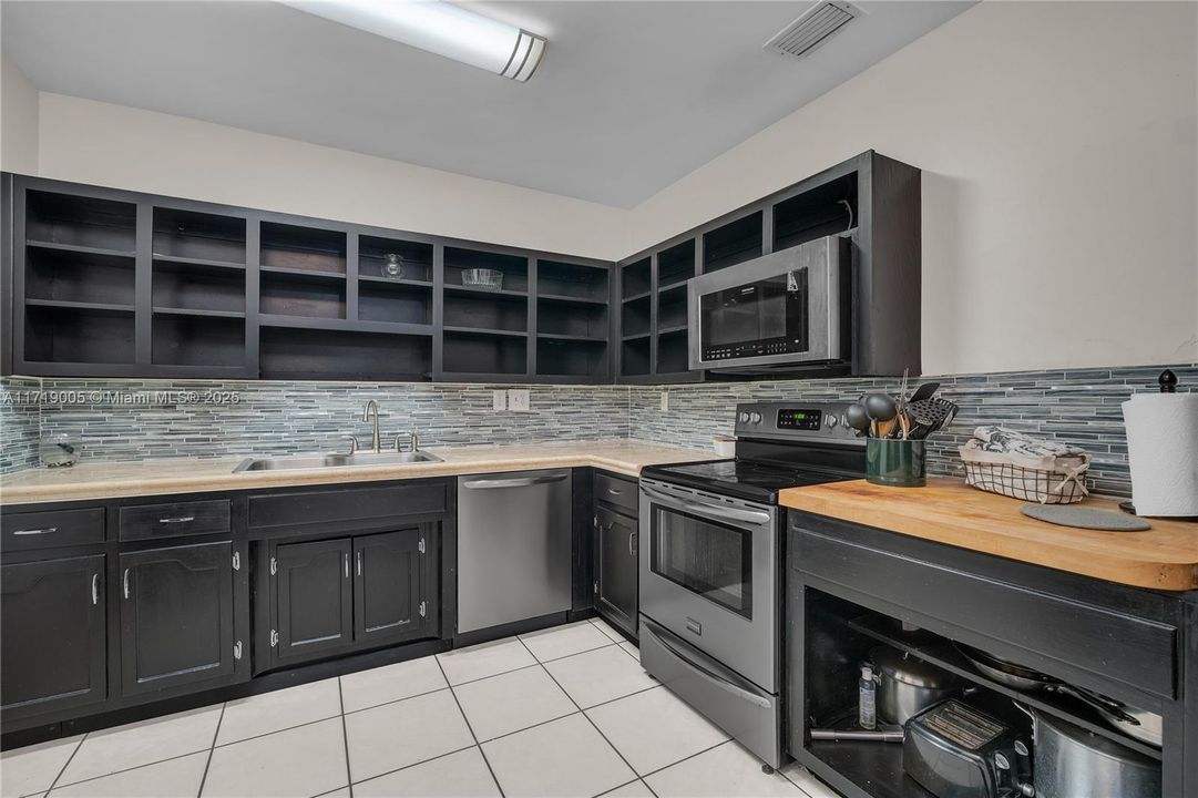 For Sale: $589,000 (4 beds, 2 baths, 1792 Square Feet)