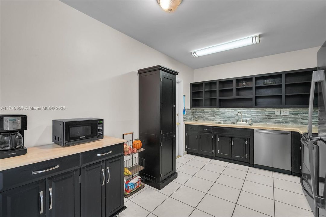 For Sale: $589,000 (4 beds, 2 baths, 1792 Square Feet)